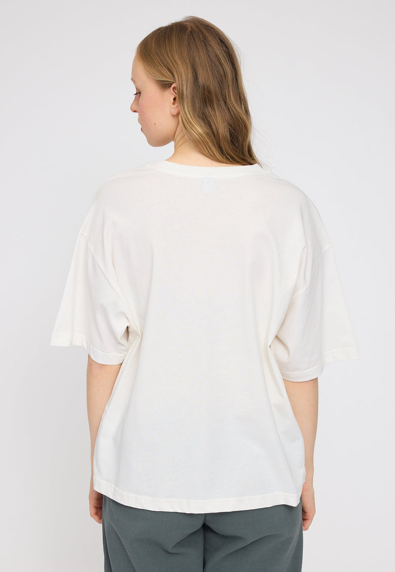 Julia ist 1,78 und trägt Größe S