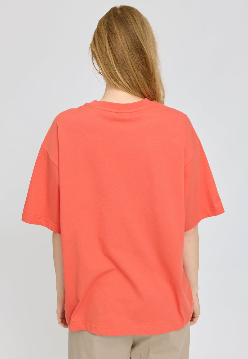 Julia ist 1,78 und trägt Größe S