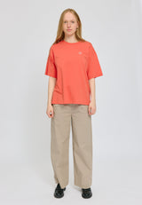 Julia ist 1,78 und trägt Größe S