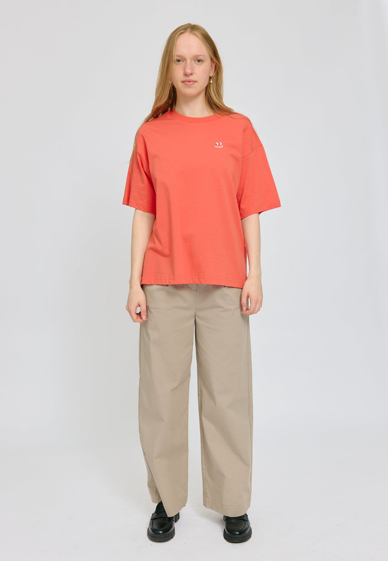 Julia ist 1,78 und trägt Größe S