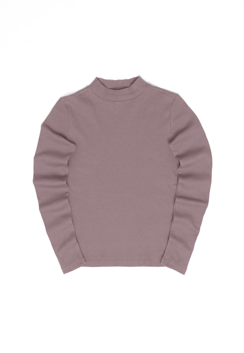 Julia ist 1,78 und trägt Größe S