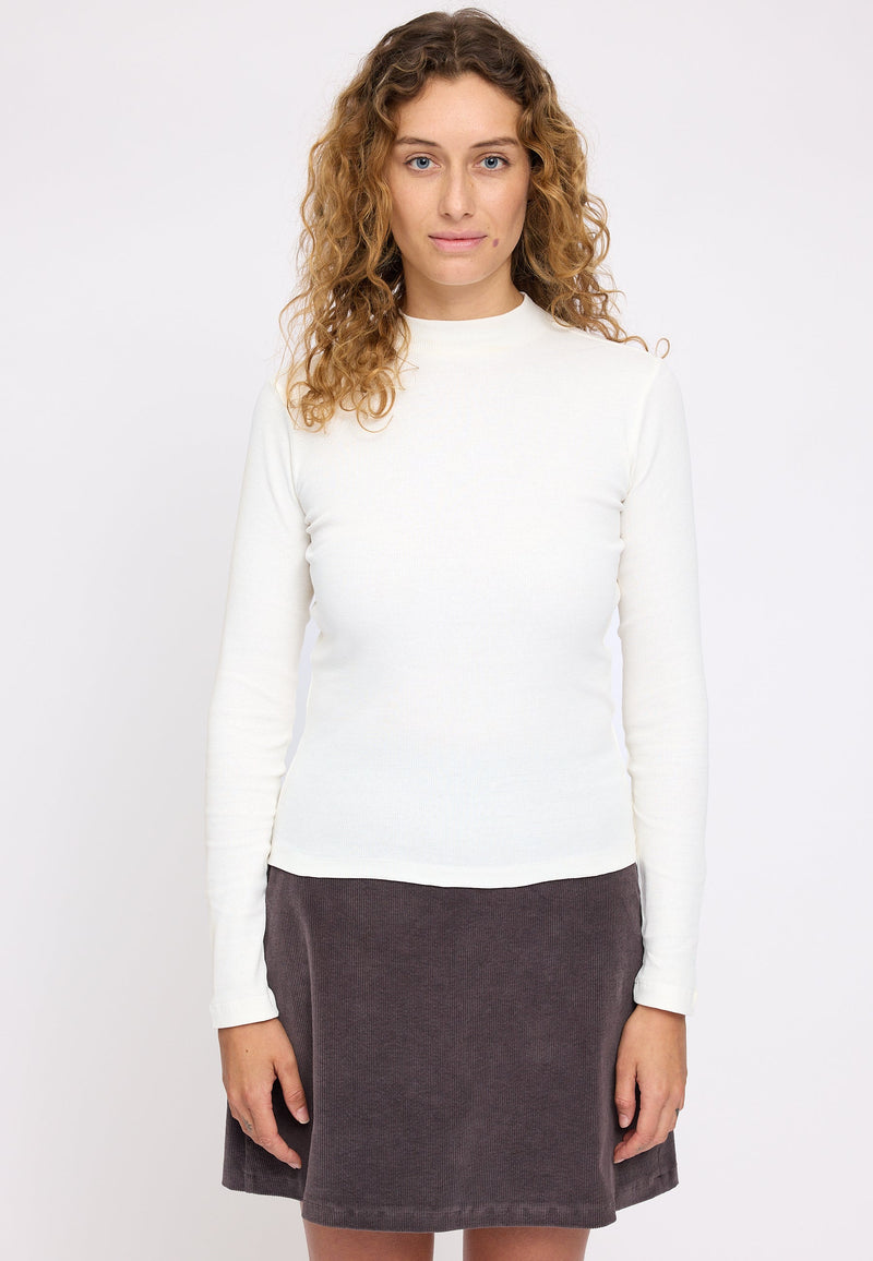 Angelique ist 1,75 und trägt Größe S