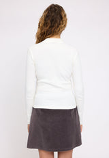 Angelique ist 1,75 und trägt Größe S