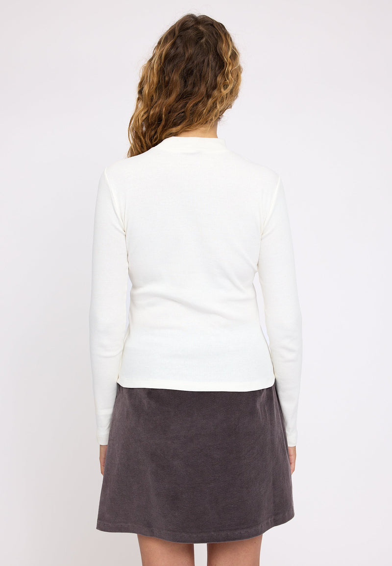 Angelique ist 1,75 und trägt Größe S