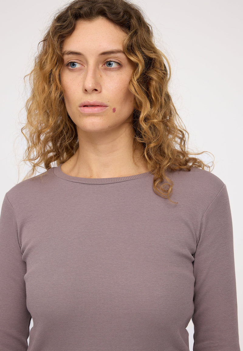 Angelique ist 1,75 und trägt Größe S