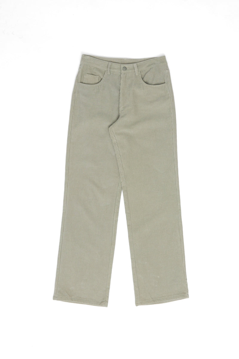 Julia ist 1,78 und trägt Größe S