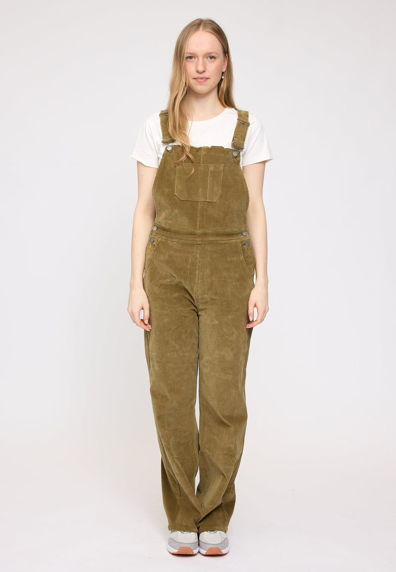 Julia ist 1,78 und trägt Größe S