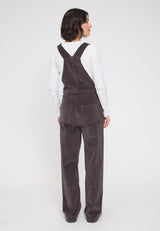 Maren ist 1,75 und trägt Größe S