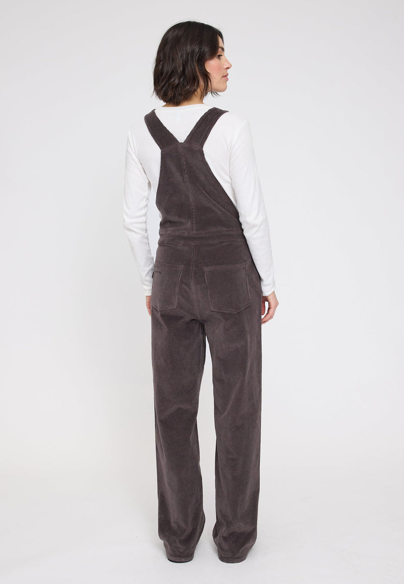 Maren ist 1,75 und trägt Größe S