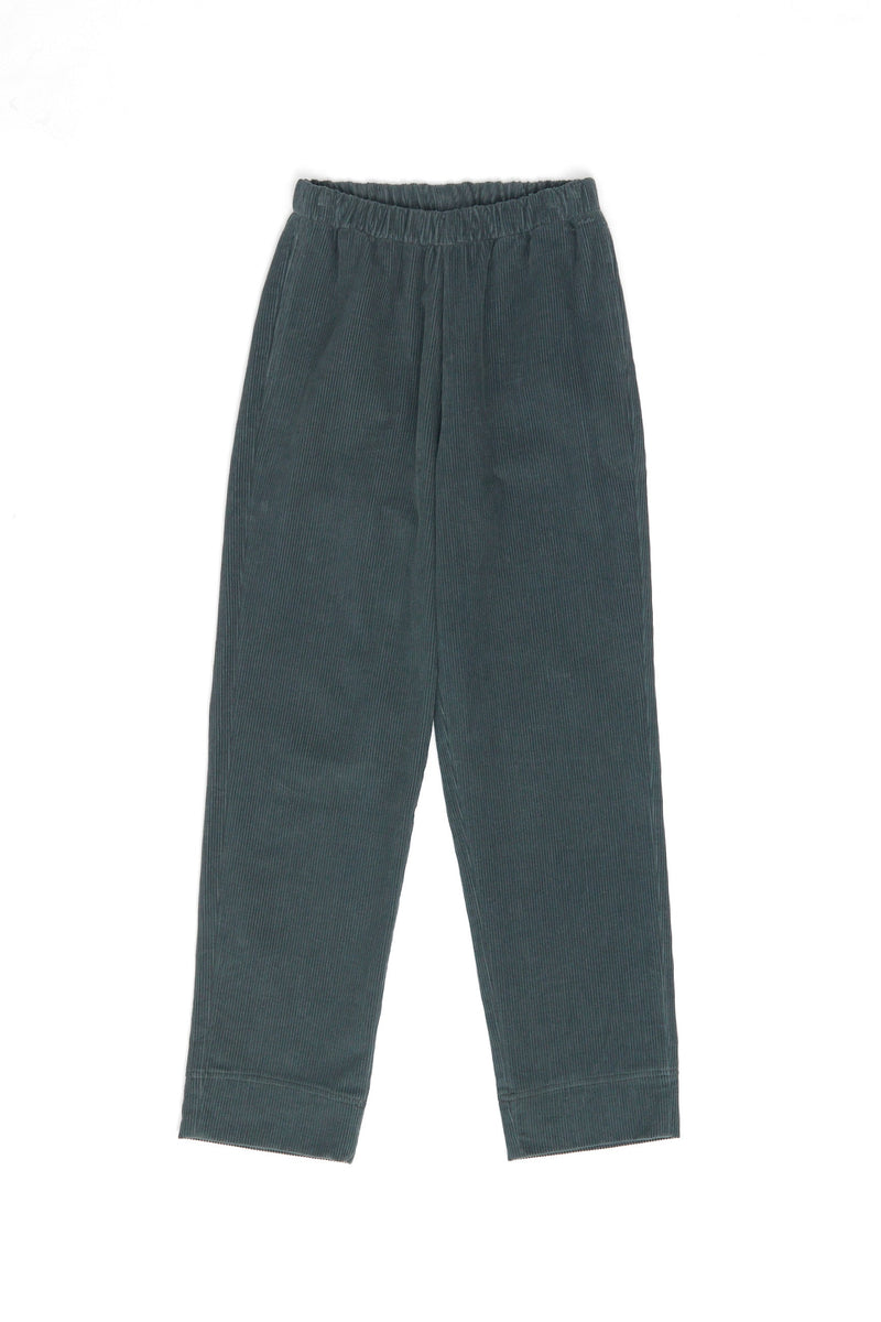 Julia ist 1,78 und trägt Größe S