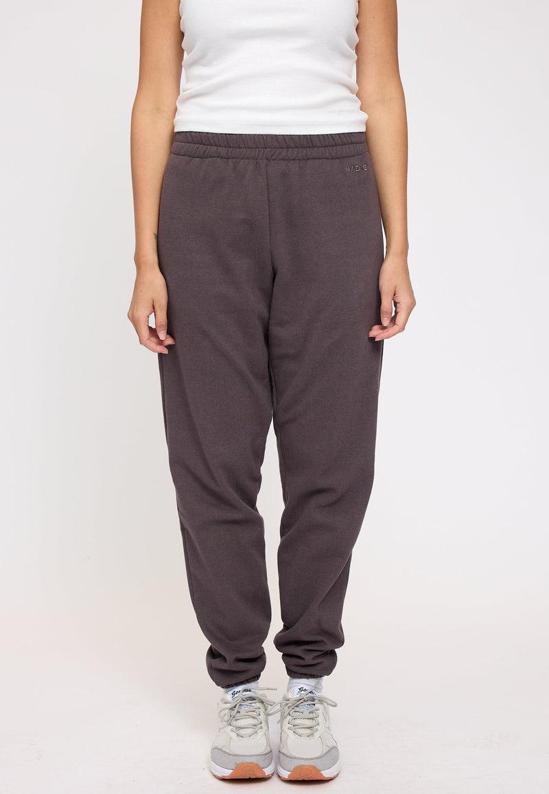 Angelique ist 1,75 und trägt Größe S