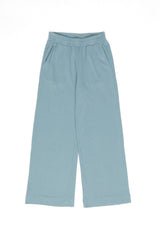 Julia ist 1,78 und trägt Größe S