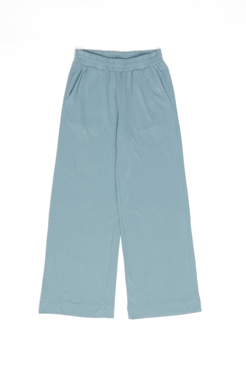 Julia ist 1,78 und trägt Größe S