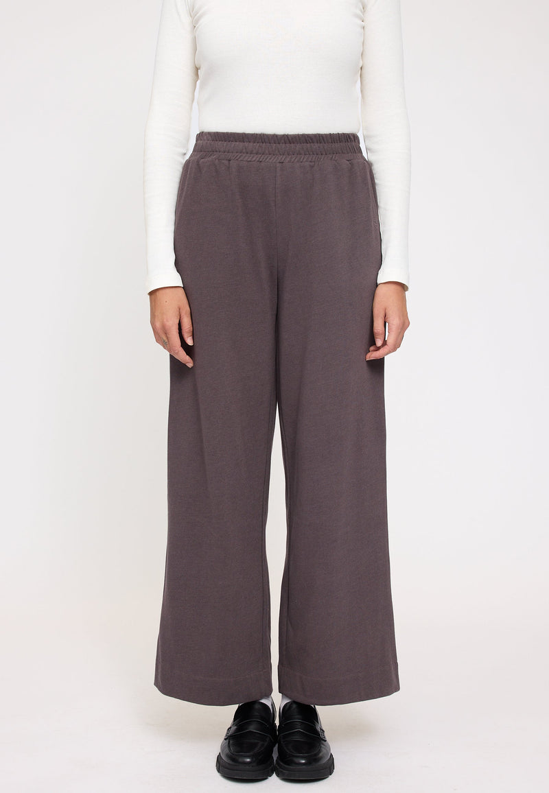 Angelique ist 1,75 und trägt Größe S