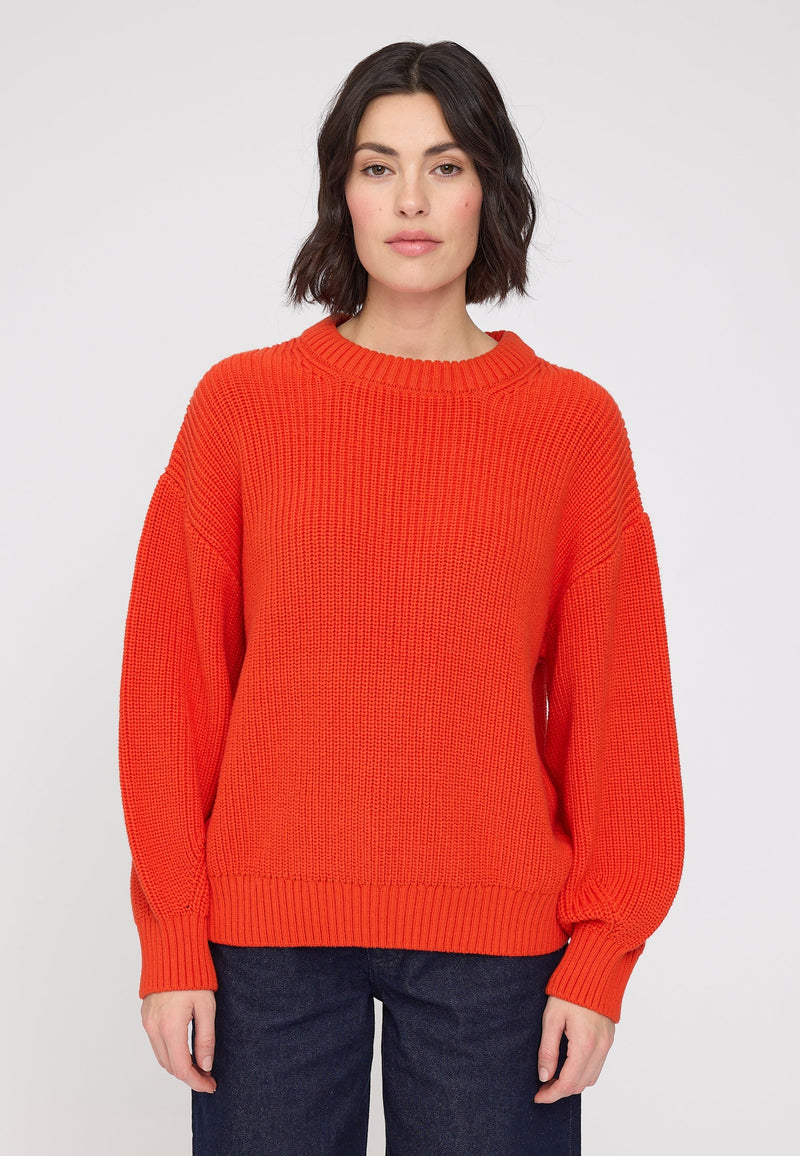 Maren ist 1,75 und trägt Größe S