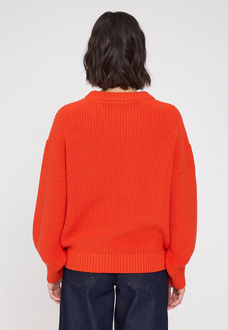 Maren ist 1,75 und trägt Größe S