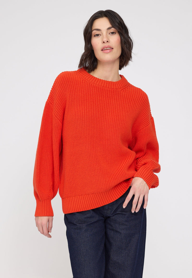 Maren ist 1,75 und trägt Größe S