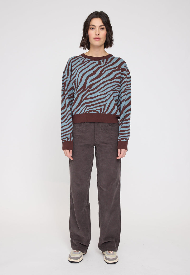 Maren ist 1,75 und trägt Größe S