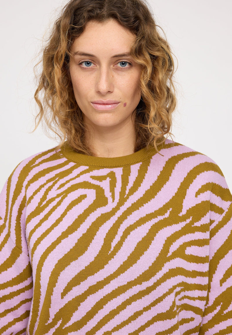 Angelique ist 1,75 und trägt Größe S