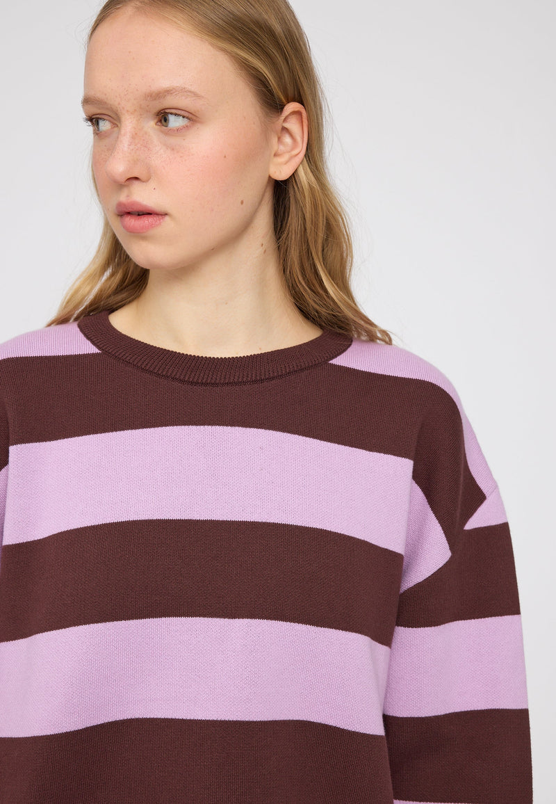 Julia ist 1,78 und trägt Größe S