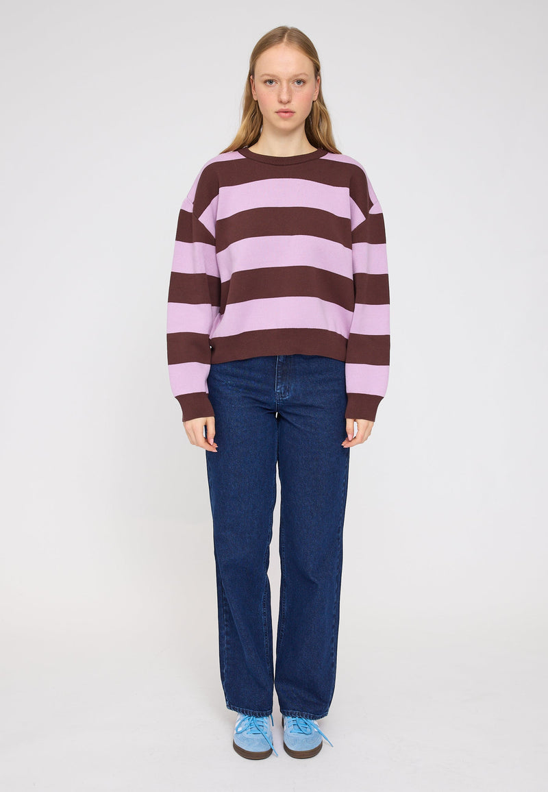 Julia ist 1,78 und trägt Größe S