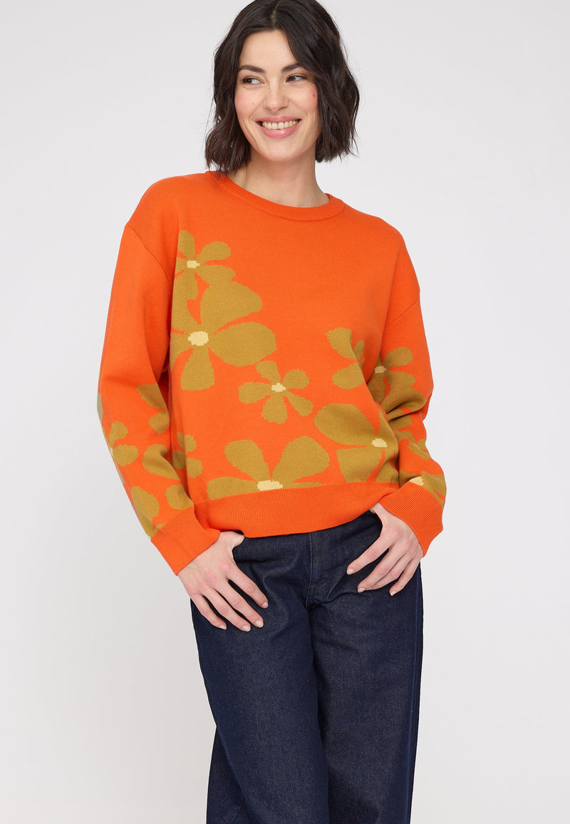 Maren ist 1,75 und trägt Größe S