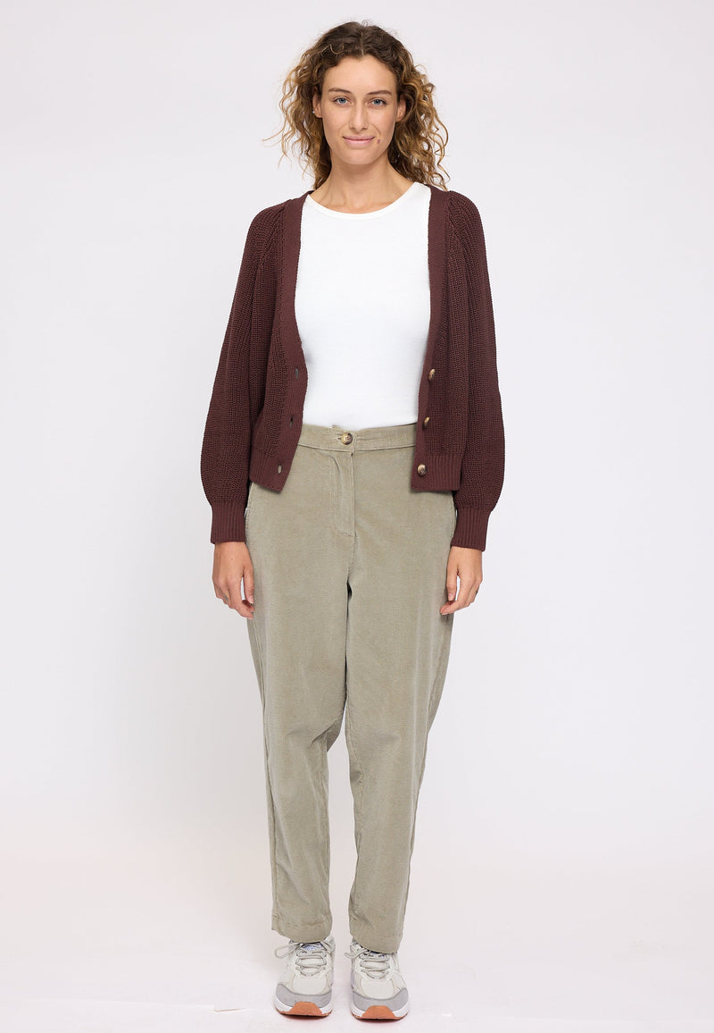 Angelique ist 1,75 und trägt Größe S