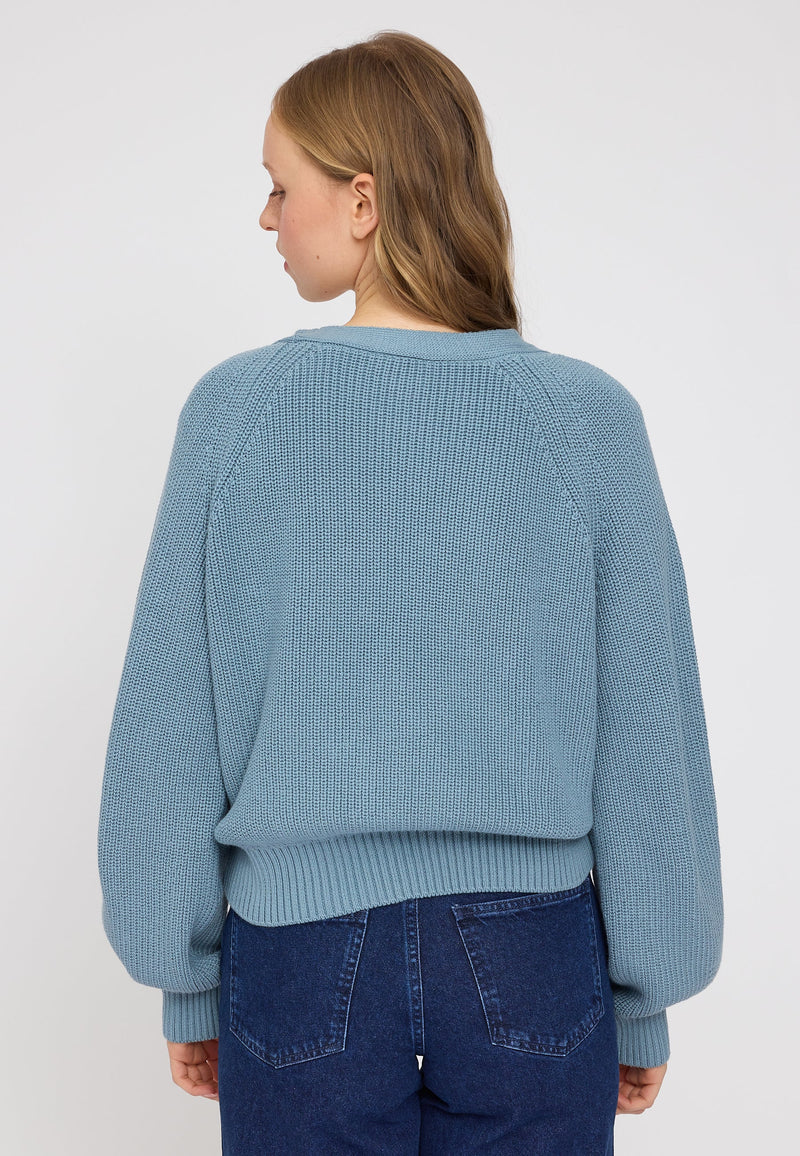 Julia ist 1,78 und trägt Größe S