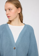 Julia ist 1,78 und trägt Größe S