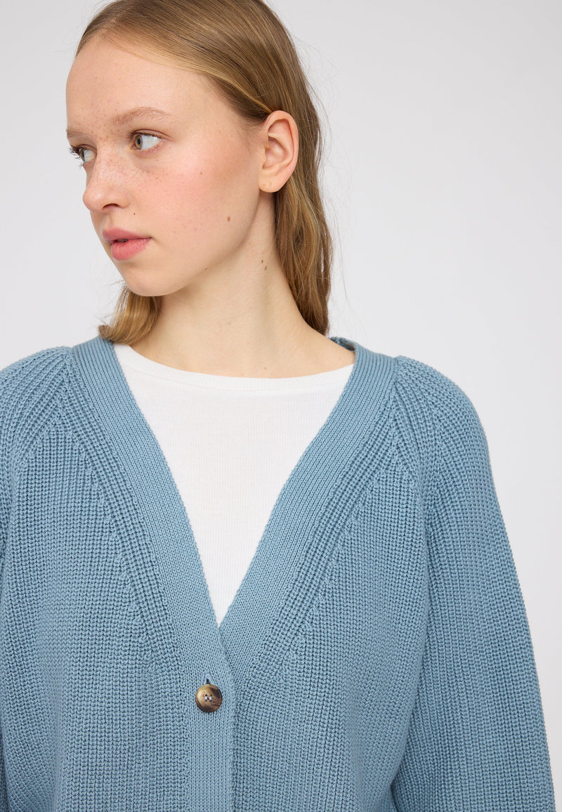 Julia ist 1,78 und trägt Größe S