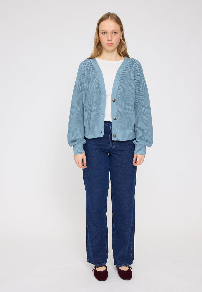 Julia ist 1,78 und trägt Größe S