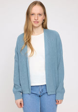 Julia ist 1,78 und trägt Größe S