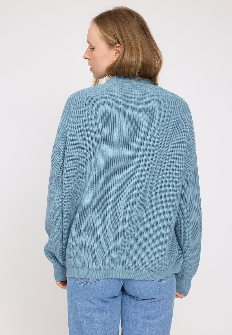 Julia ist 1,78 und trägt Größe S