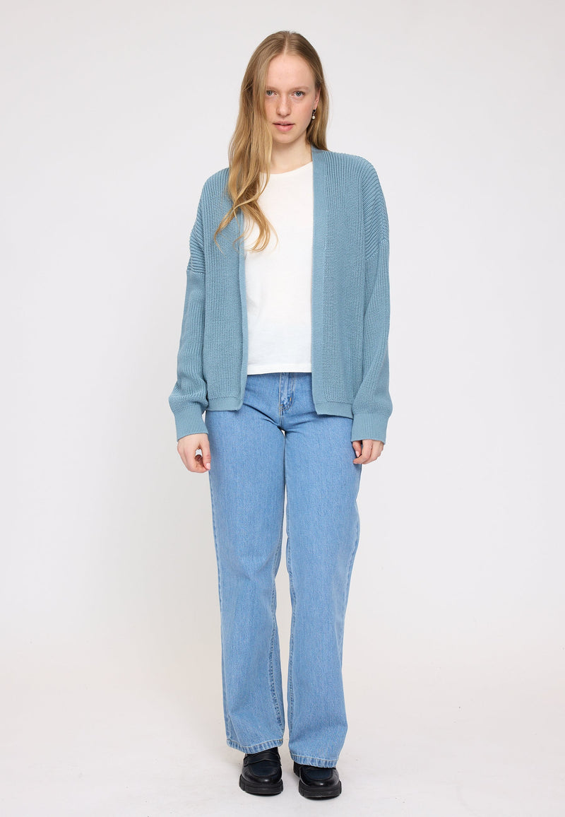 Julia ist 1,78 und trägt Größe S